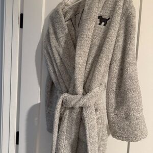 VS PINK RARE PLUSH ROBE